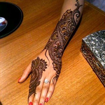 hand and arm mehandi art