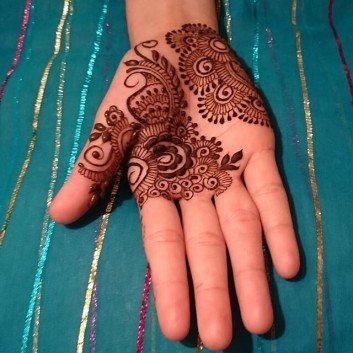 unique mehndi designs on fronthand 2018