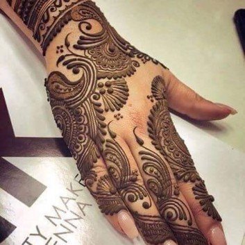 backhand mehandi design