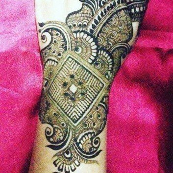 WRIST MEHANDI DESIGN