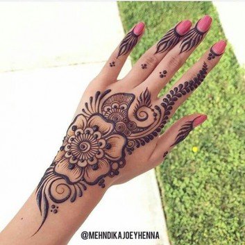 Easy full hand bridal mehndi for back hand