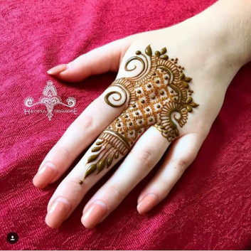 35+Beautiful and Easy Mehndi Designs for Girls