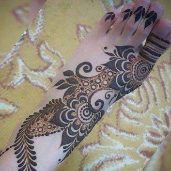 101 Easy Foot Mehndi Designs on Sensod