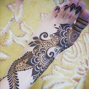 simple mehndi design for foot