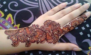 traditional mehndi design for hand