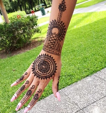 beautiful backhand mehndi designs