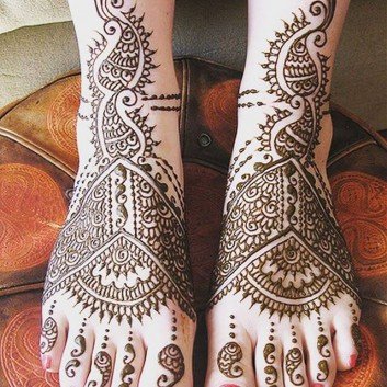 Floral Simple Foot Kids Mehandi Design