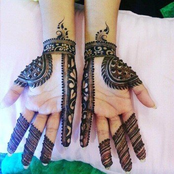 front hand mehndi design for kids