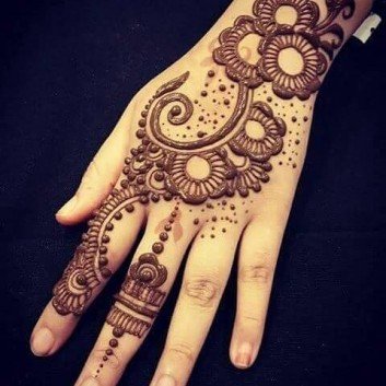 Simple Mehndi Designs for Kids Back Hand