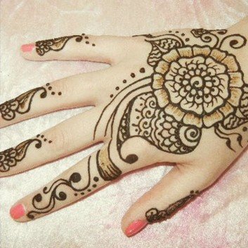 Stunning and beautiful mehndi design for backhand for kids