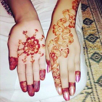 simple front hand mehndi design for kids