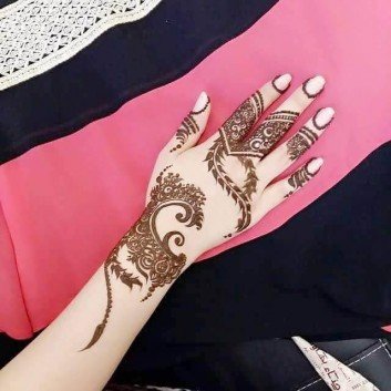 Very simple Henna back hand for baby