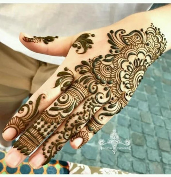 Creative new year backhand mehndi designs ideas