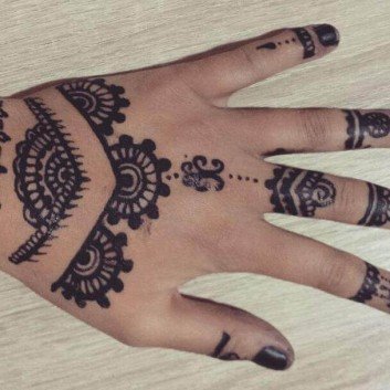 elegant henna art for the beginners