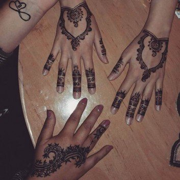 elegant henna art for the beginners