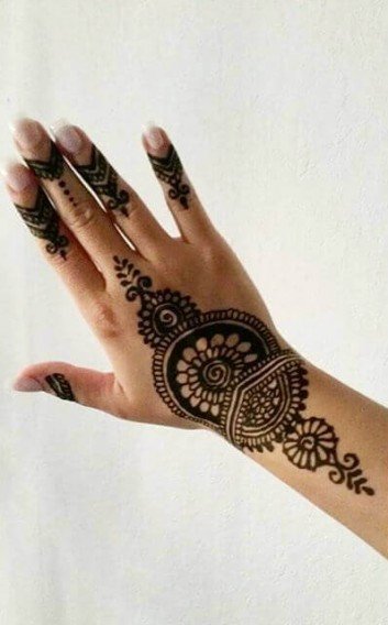 beautiful and simple mehndi