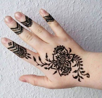 elegant and creative mehndi design