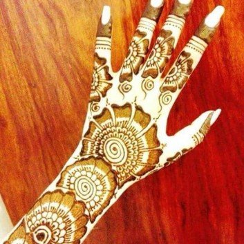 classy henna designs for backhand