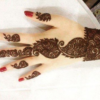 backhand beautiful mehndi design