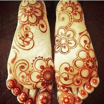 backfeet mehndi designs 2018