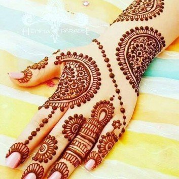 backhand mehndi design