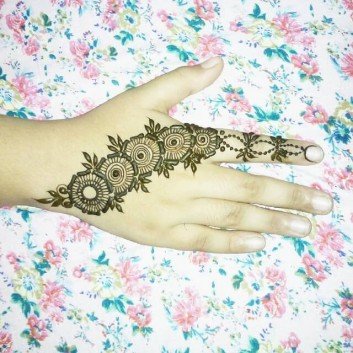 simple backhand henna design 2018