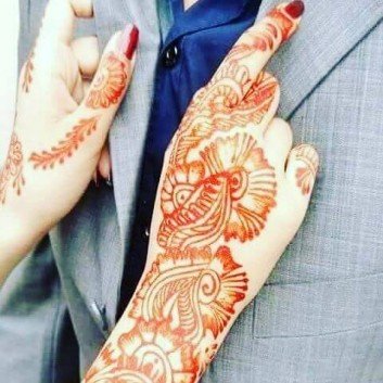 beautiful mehndi design for a bridal