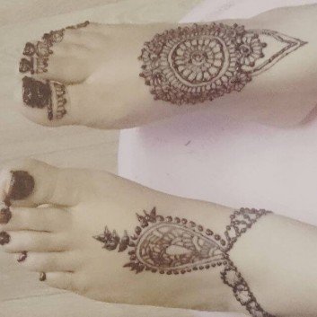 beautiful foot henna art