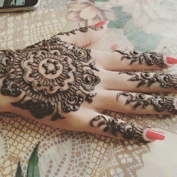 beautiful henna art