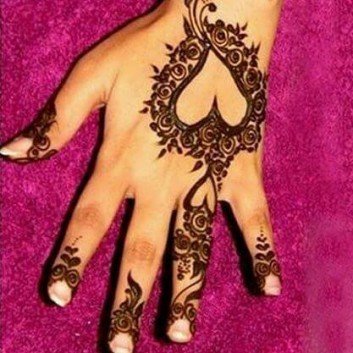 heart shaped mehandi designs