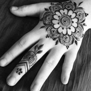 flower's embed mehandi art