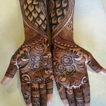 detailed mehandi art for bridals