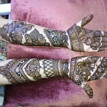 detailed mehandi art for bridals