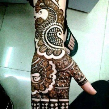 beautiful eye catching mehandi