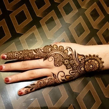 Patterns and Lines Mehndi