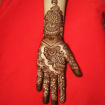 Patterns and Lines Mehndi