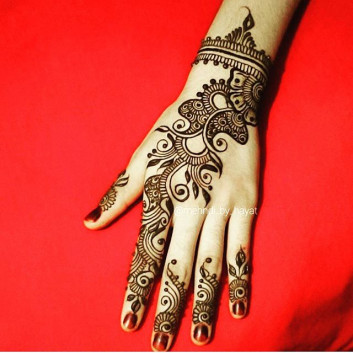 Elegant Bridal back hand Mehndi Design