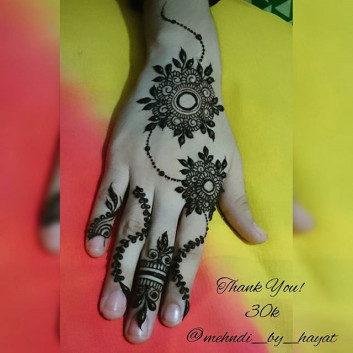 Elegant Bridal back hand Mehndi Design