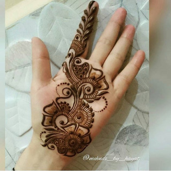 Elegant Bridal front hand Mehndi Design