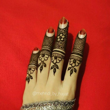 Elegant Bridal finger Mehndi Design