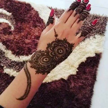 elegant henna art