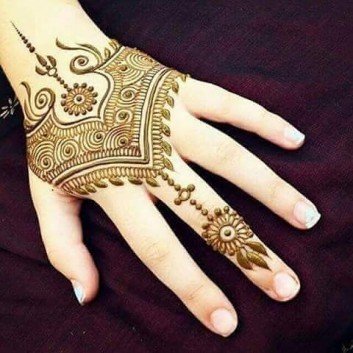 elegant and simple mehandi desihn 2018