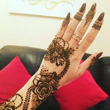 Simple and beautiful back hand mehndi designs