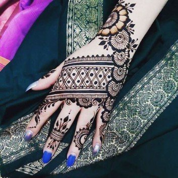 Dark Color BackHand Mehndi Designs 2018