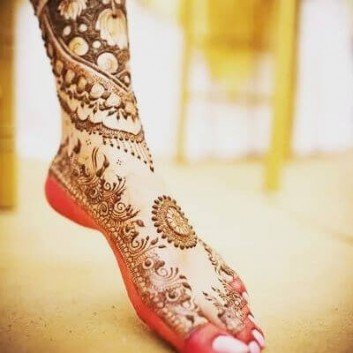 Trendy Foot Mehndi Designs