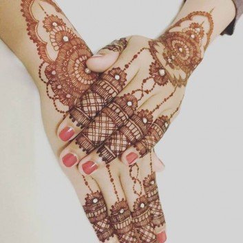 Trendy Backhands Mehndi Designs