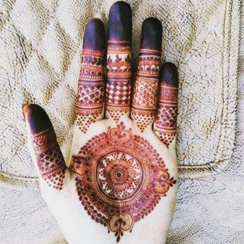 Lovely heena designs for hands