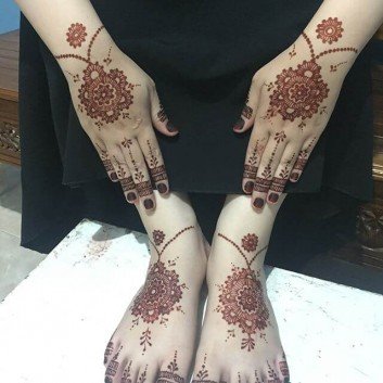 legs and foot mehndi design