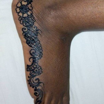 simple foot mehndi design