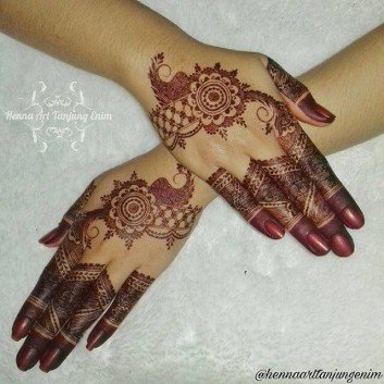 simple yet beautiful mehndi design